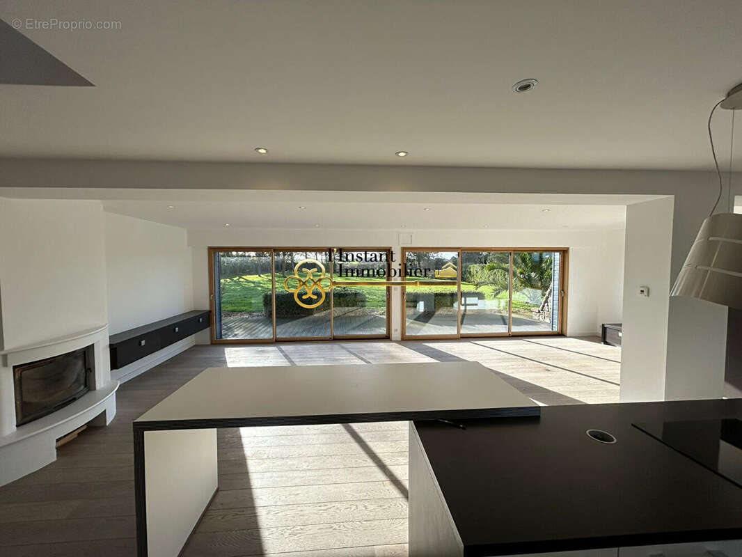 Maison à PLOUNEVEZ-LOCHRIST