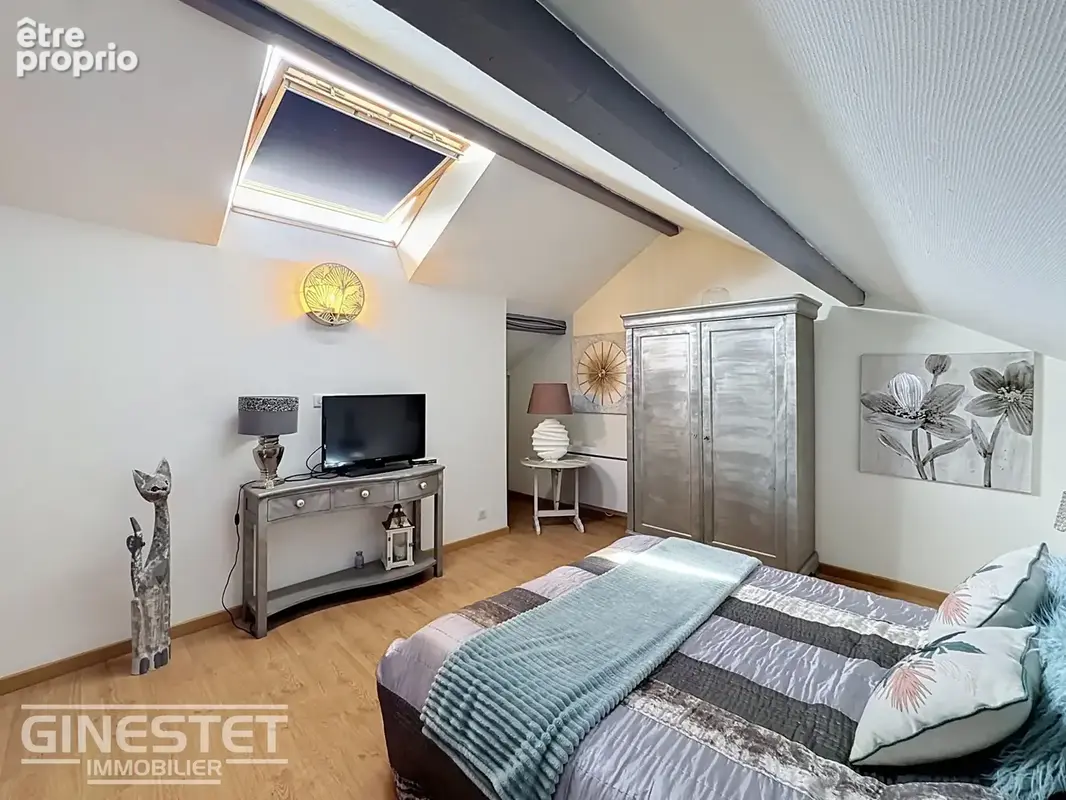 Saint lyé - maison t6 renovée avec jardin et double garage - photo 11