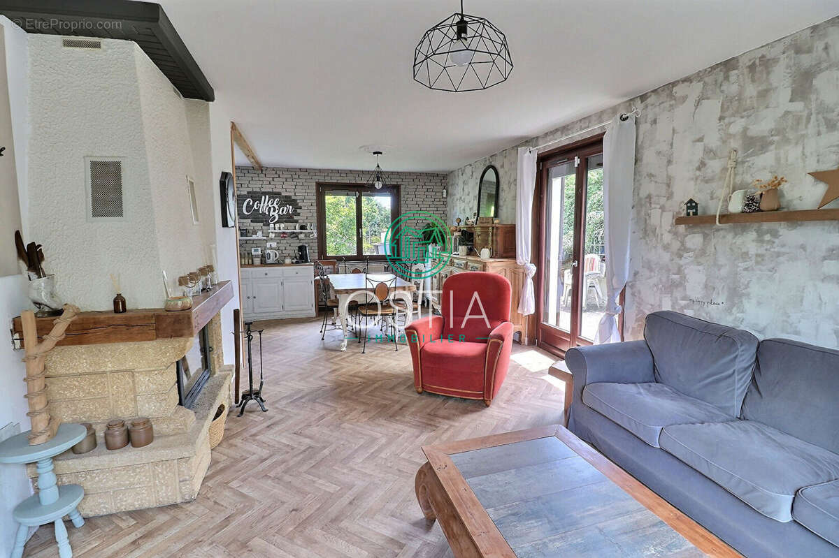 Villa Cellieu 6 pièce(s) 131 m2 - photo 3