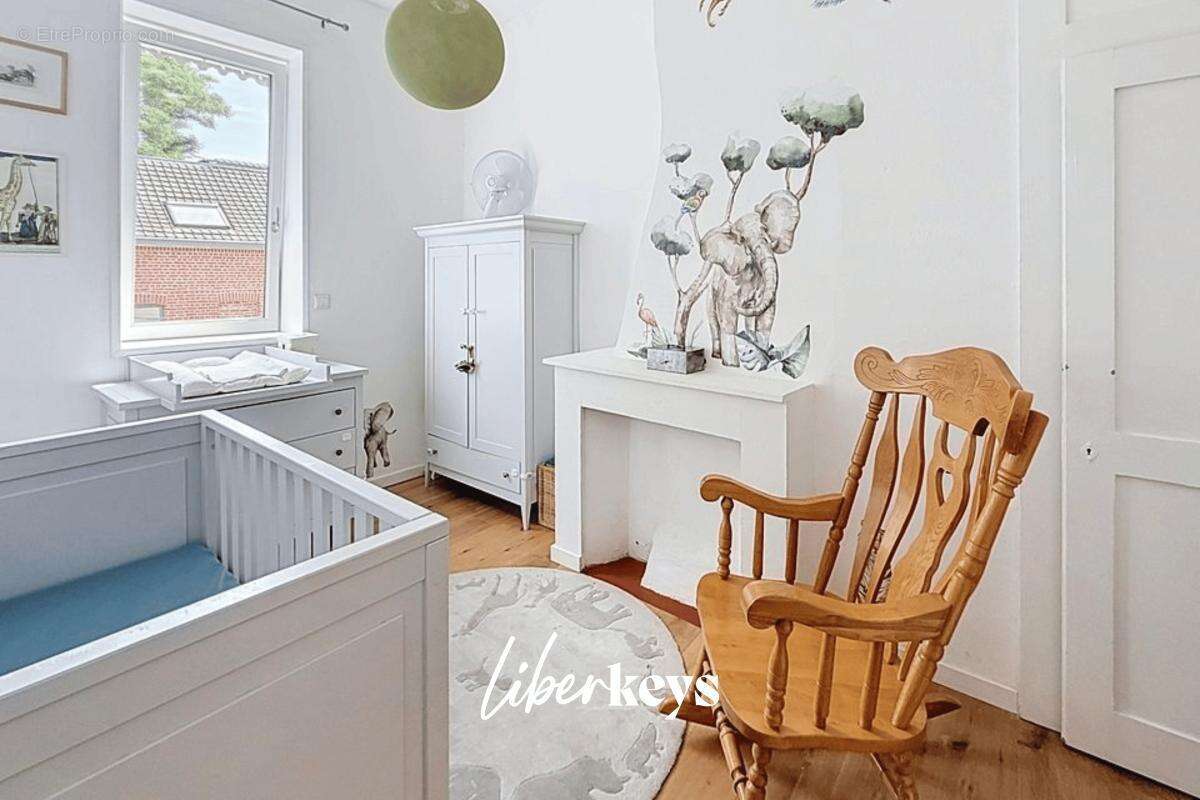 Maison de caractère de 150 m² – 7 pièces - Vieux-Lille - photo 7