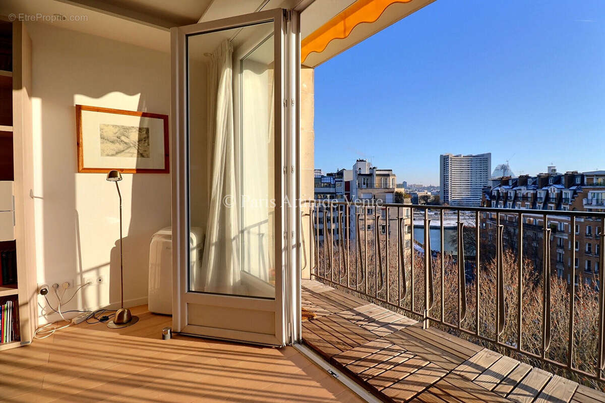 Appartement à PARIS-16E