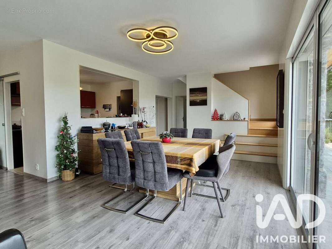 Maison 135 m² à Gelos  - photo 7