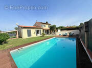Maison à PINS-JUSTARET