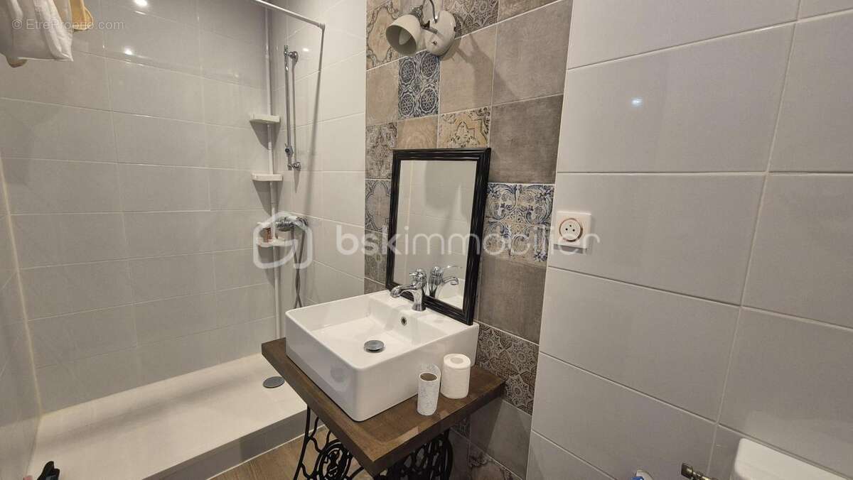 A vendre maison de maitre renovee deux faces de 183m² a baixas - centre ville - proche des commerces - terrasse - quatre chambre - photo 13