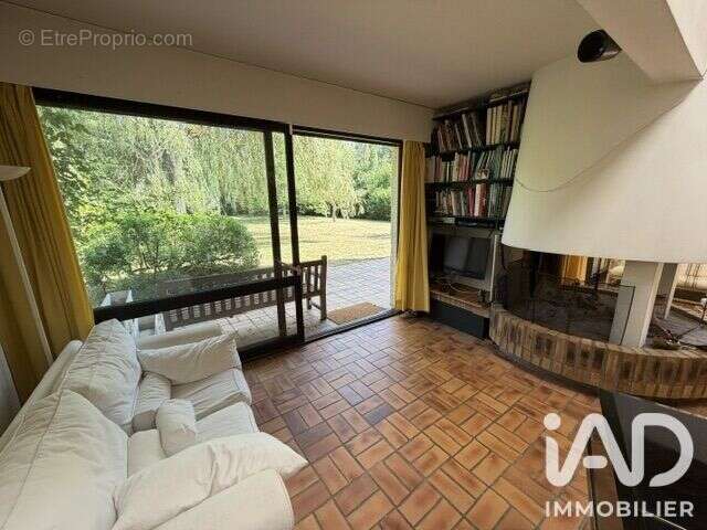 Maison 184 m² à Saint-Sauveur-Sur-Ecole  - photo 5