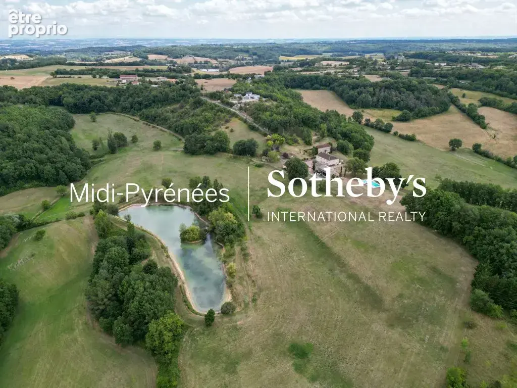 A vendre Au cœur du triangle d'Or, magnifique propriété avec 33 ha de terre et bois - photo 2