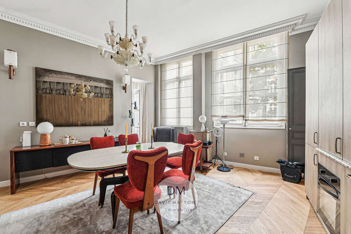 Appartement à PARIS-16E