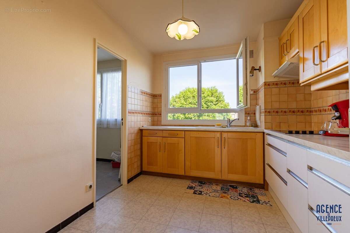 Appartement à LES CLAYES-SOUS-BOIS