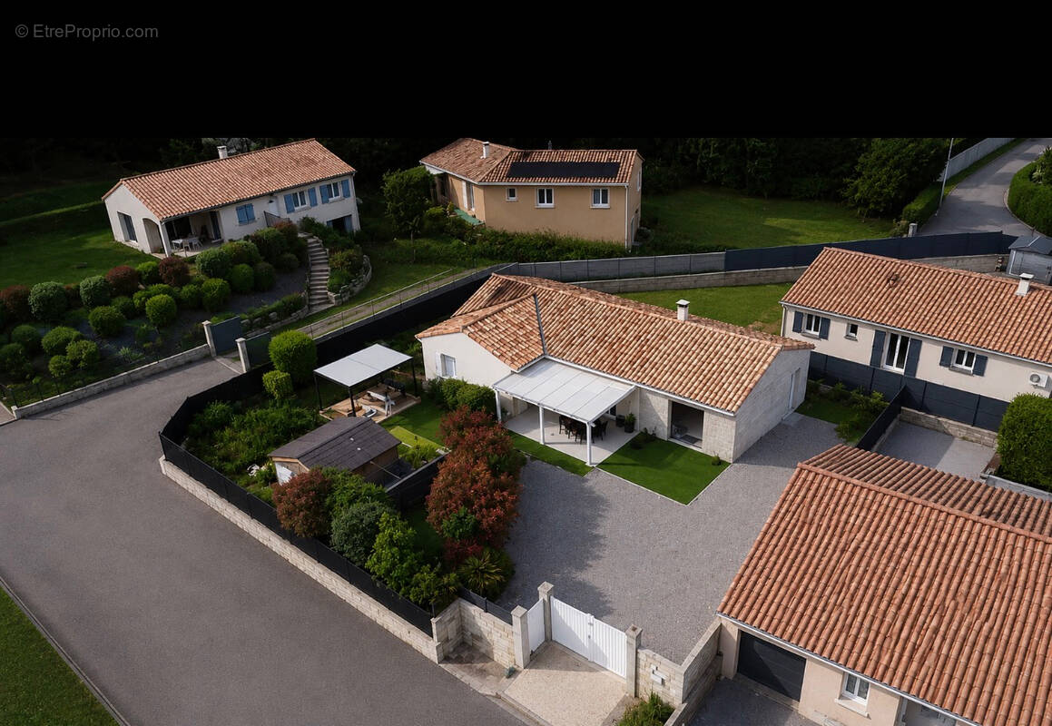 Maison à MIRABEL-ET-BLACONS