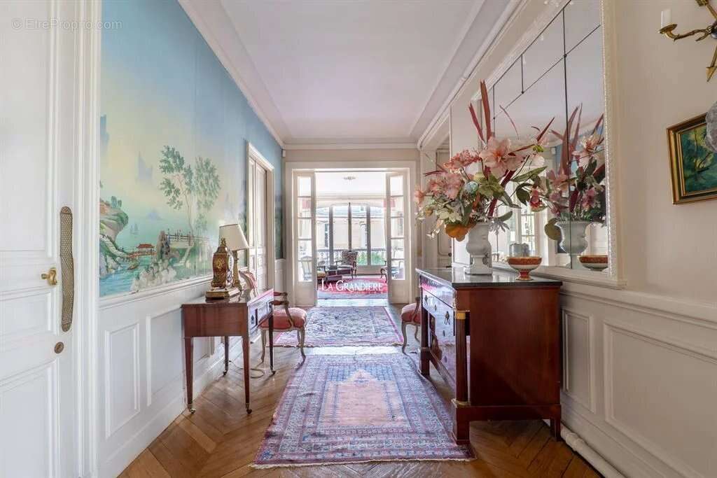 Appartement à PARIS-16E