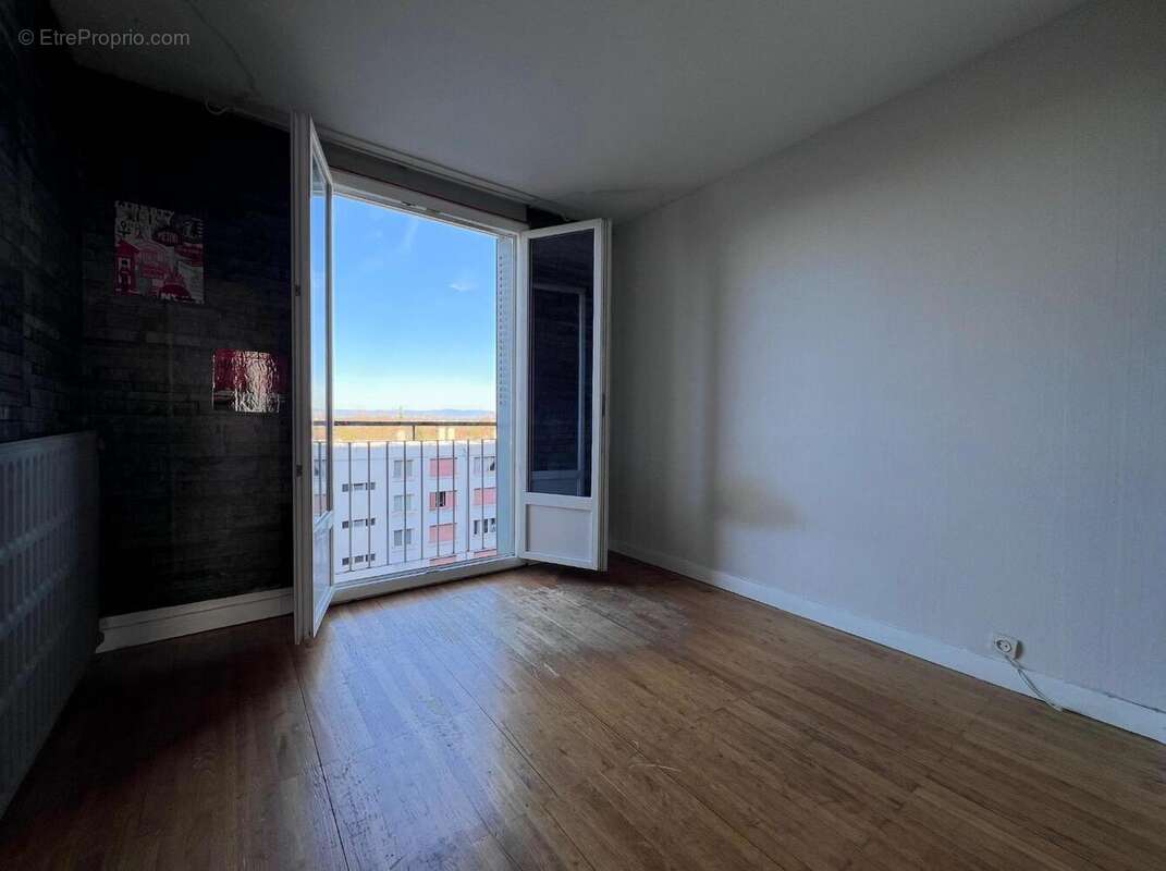 Appartement 56 m² à Decines-Charpieu  - photo 6