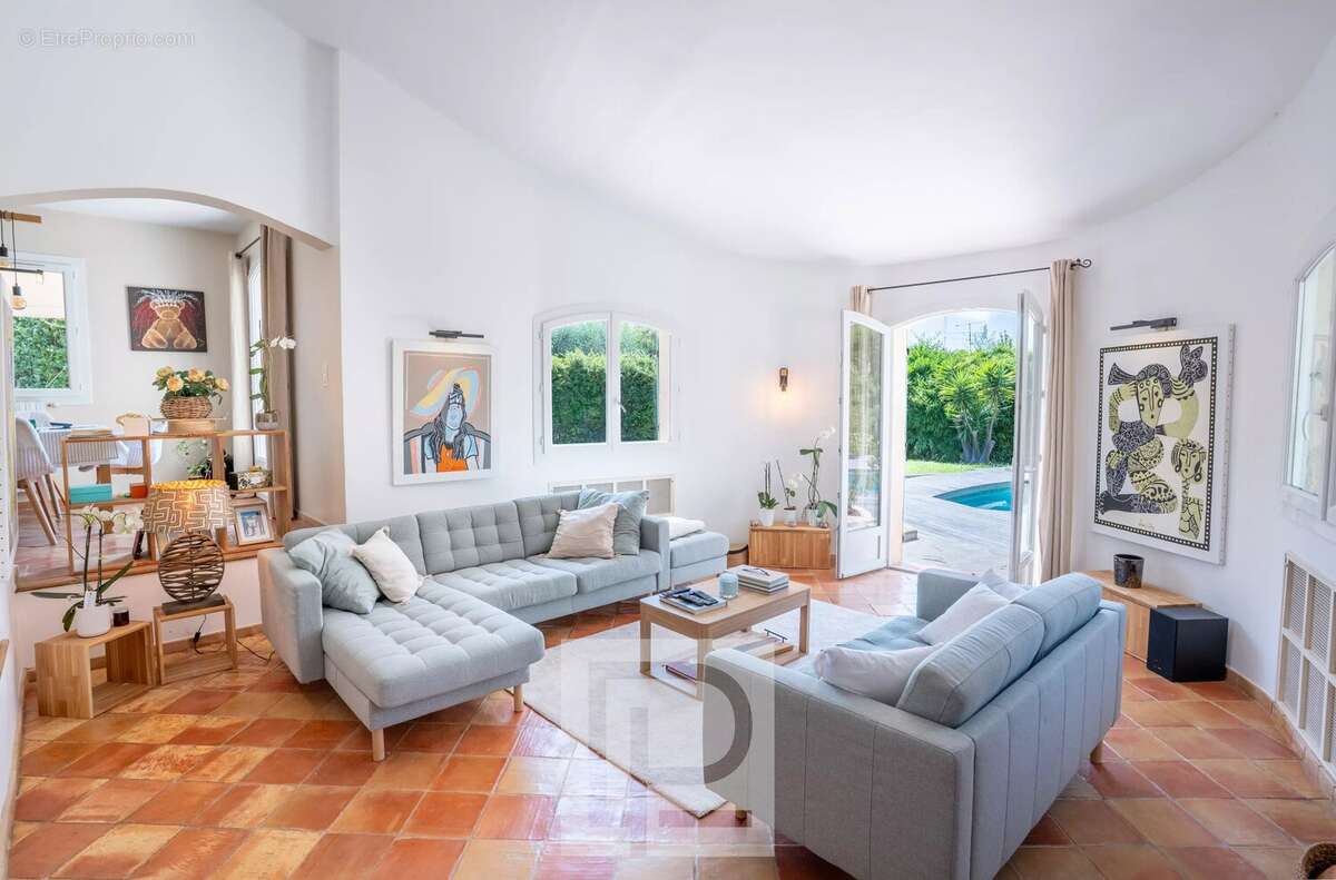 Domaine sécurisé — Villa provençale rénovée avec vue sur le vieux village de Mougins - photo 9