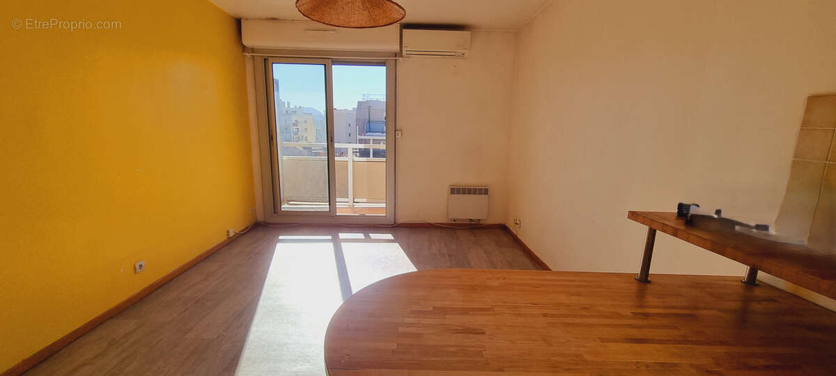 Appartement à MARSEILLE-5E