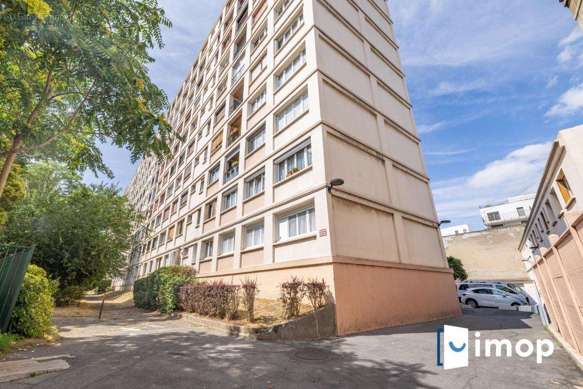 Aubervilliers – 70m² lumineux 3 pièces avec box et cave, à 7 min métro 12 et 7 - photo 13