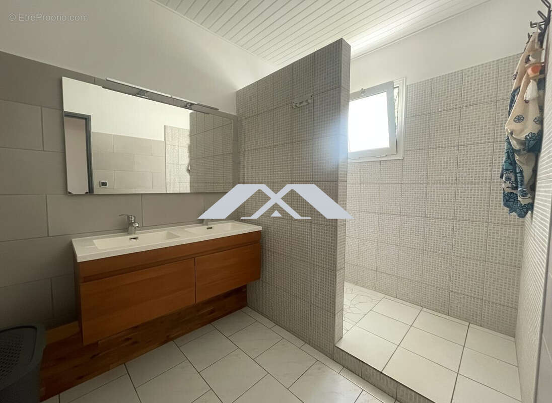 Maison 75 m² à Le Tampon  - photo 8
