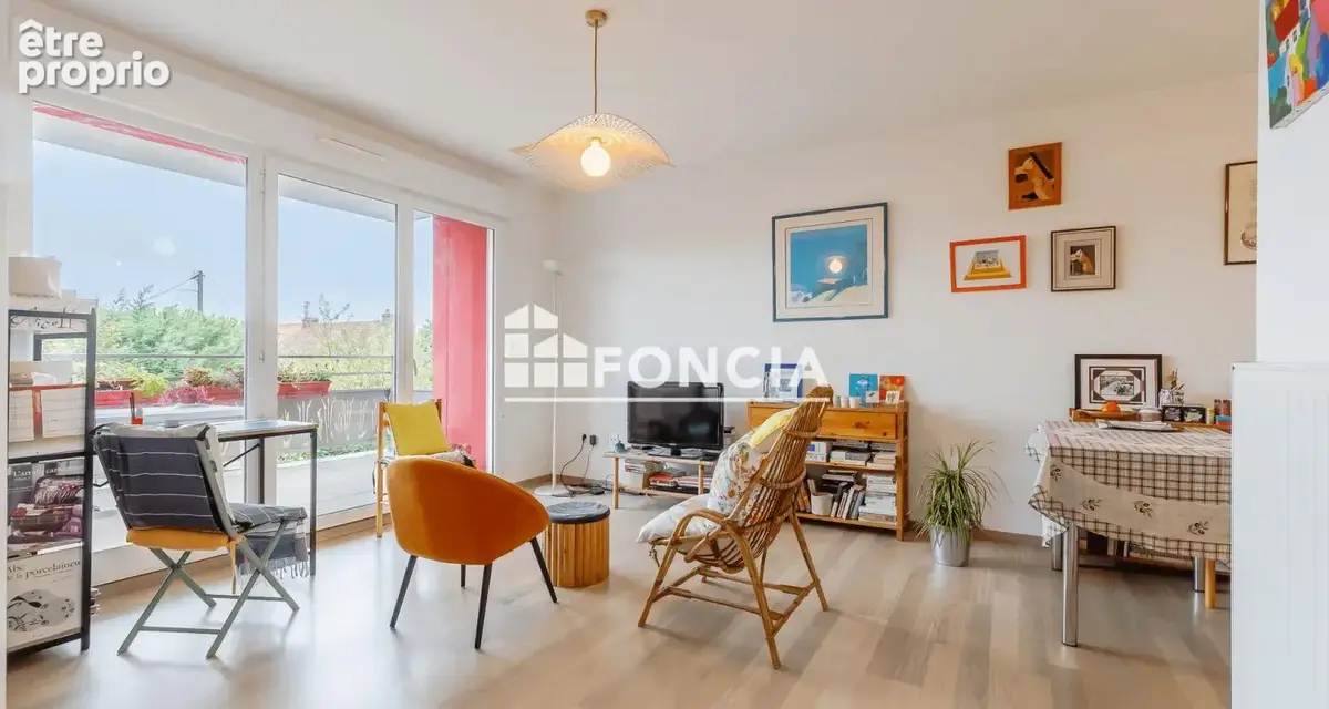 LES SABLES D'OLONNE - CENTRE-VILLE - Appartement T2 de 46m2 avec terrasse et parking couvert dans résidence de 2015 - photo 3