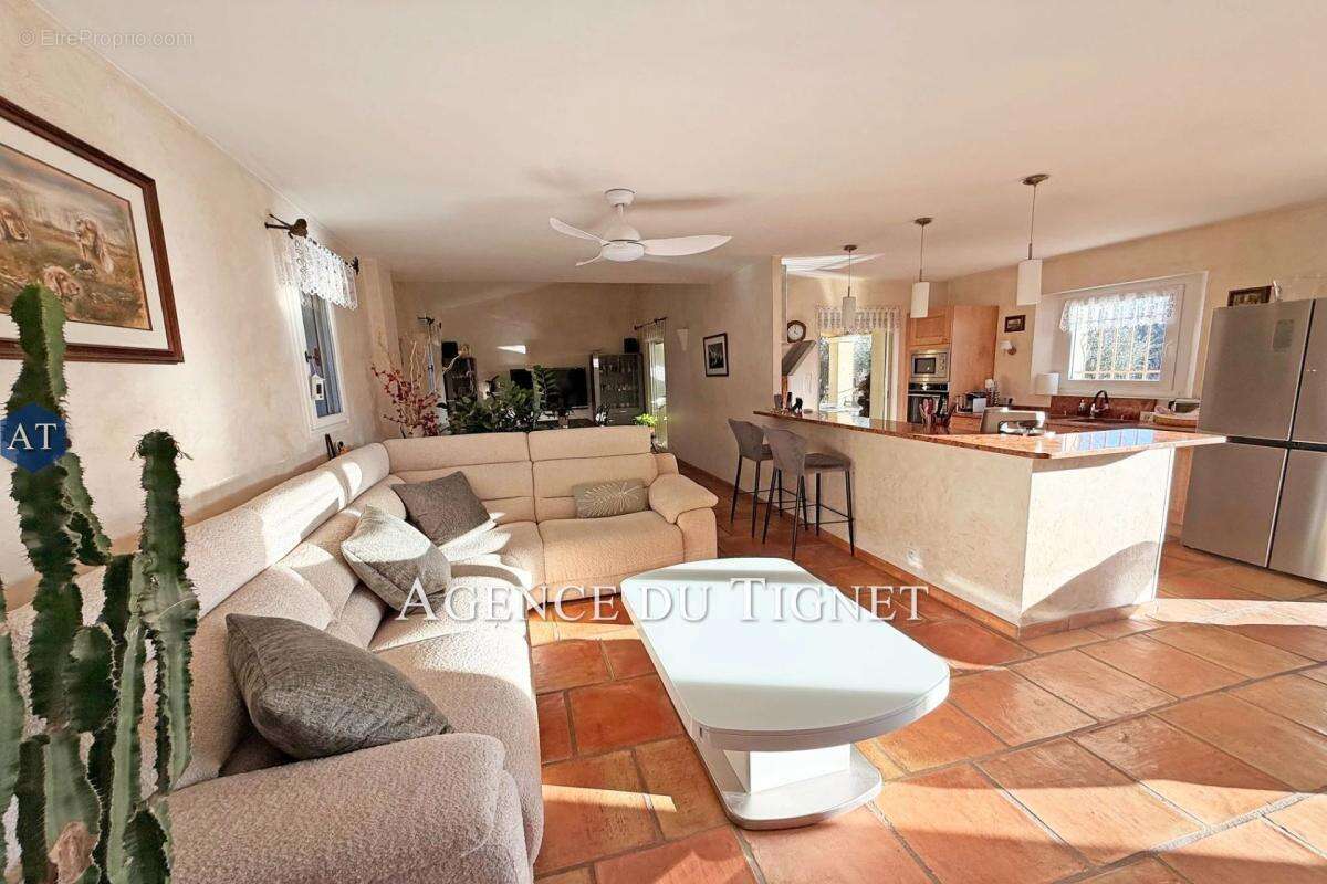 Maison à SAINT-CEZAIRE-SUR-SIAGNE