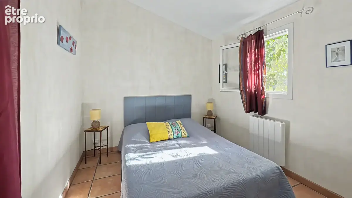 Mas en campagne d'Arles avec habitation familiale, deux gîtes, piscine, dépendances et grand jardin arboré - photo 9