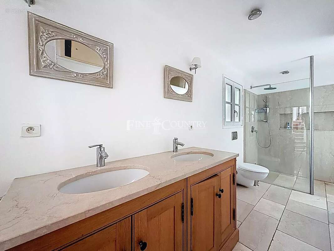 Maison à SAINT-CEZAIRE-SUR-SIAGNE