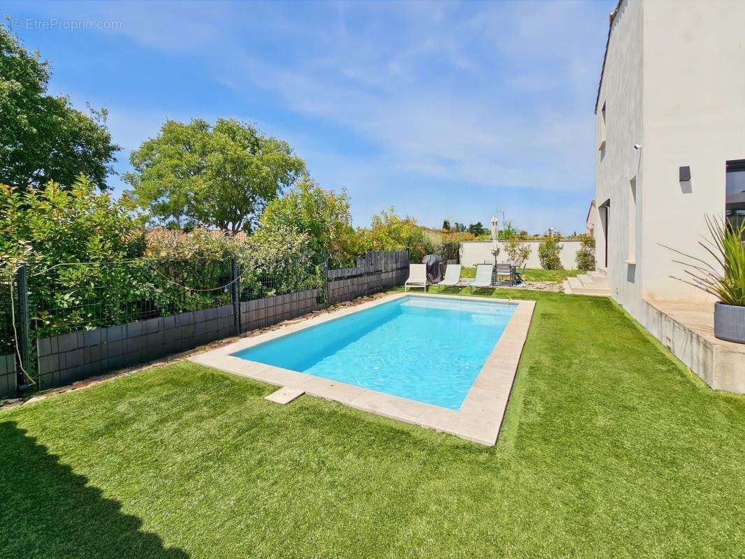 À Vendre à Blauzac - Maison 80 m² T4 avec piscine - photo 12