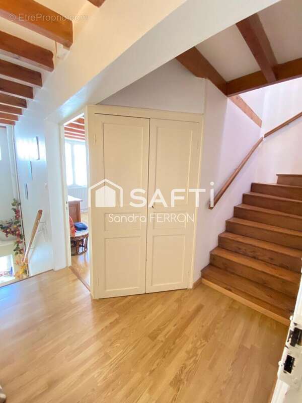 Commerce 285 m² à Saint-Jean-D'angely  - photo 4