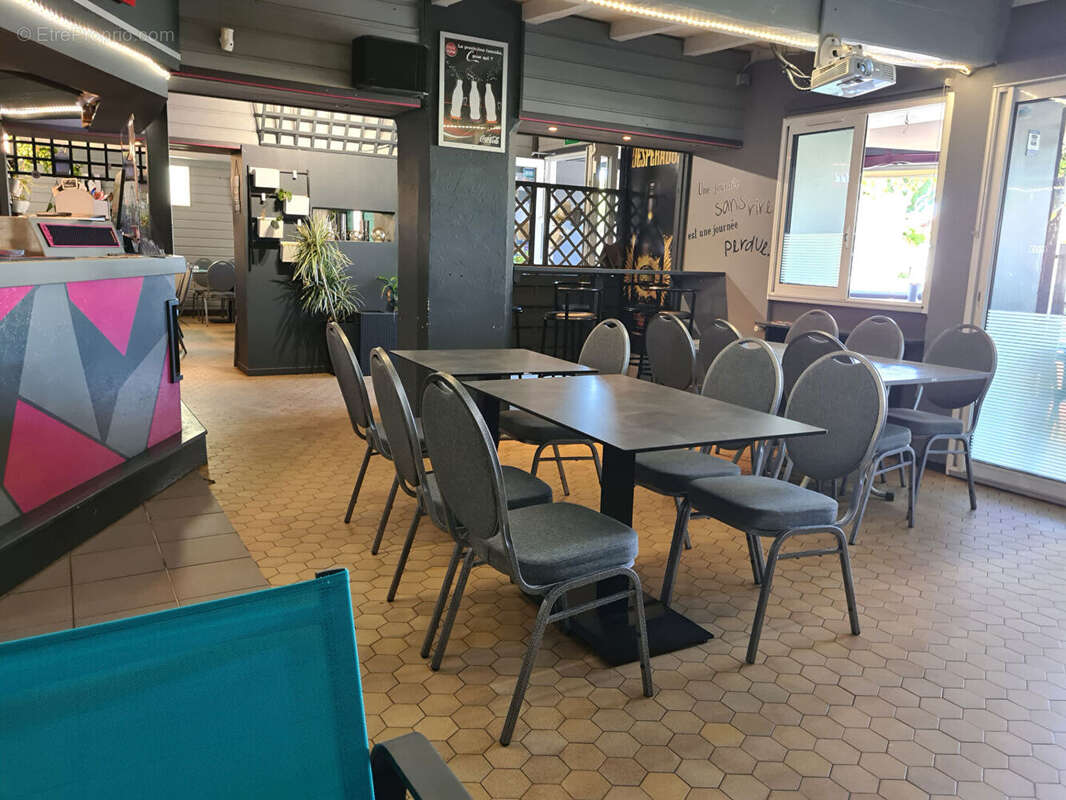 Commerce à NIEUL-LE-DOLENT