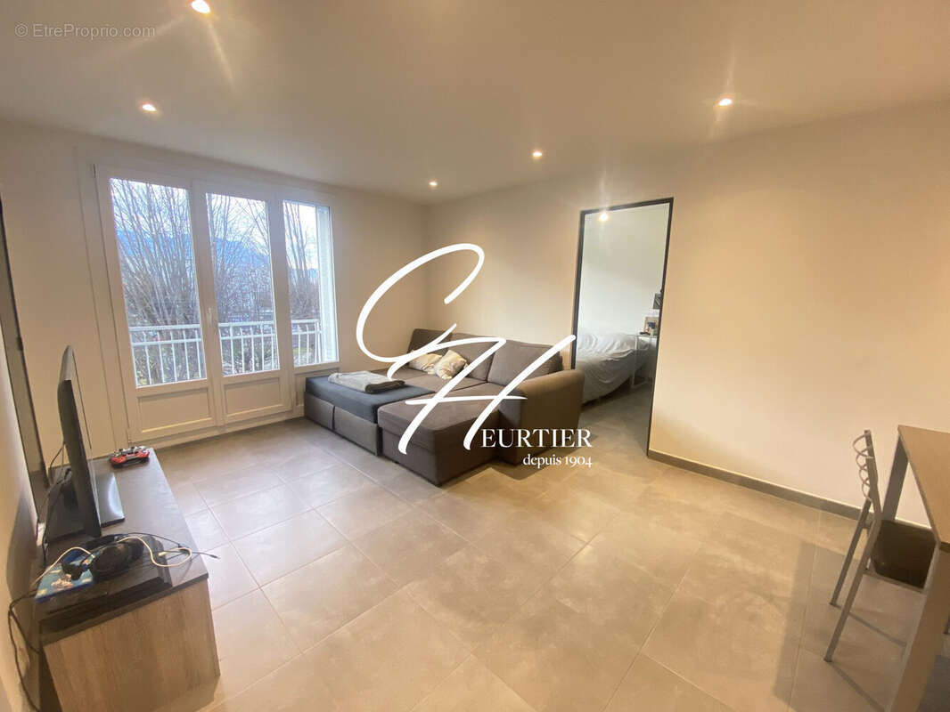 Appartement à SAINT-MARTIN-D'HERES