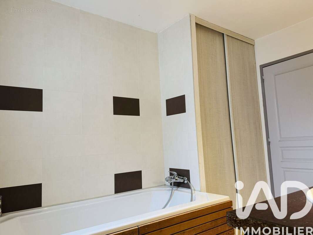 Maison 130 m² à Goudourville  - photo 9