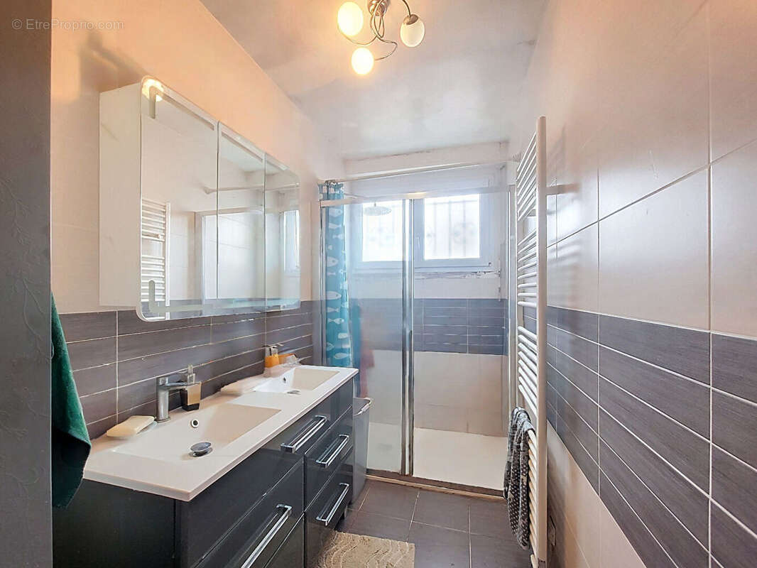 Maison à rénover offrant un beau potentiel d'aménagement - photo 7