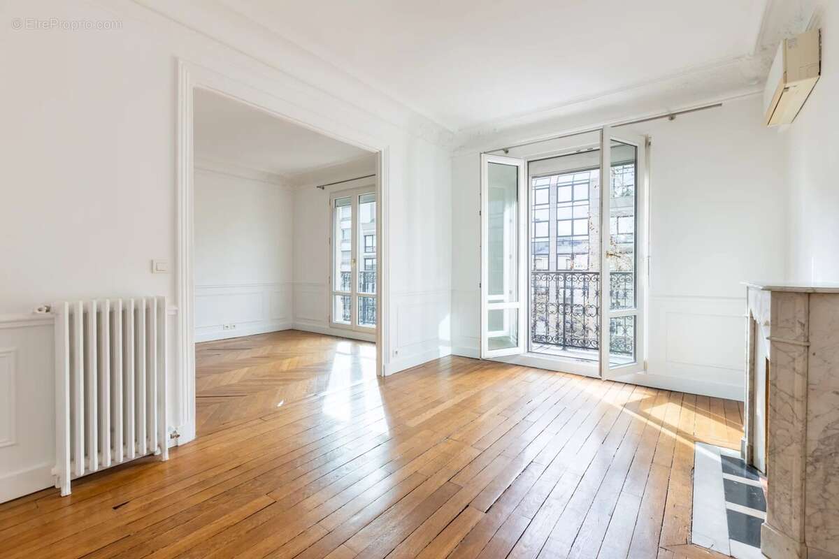 Appartement à PARIS-17E