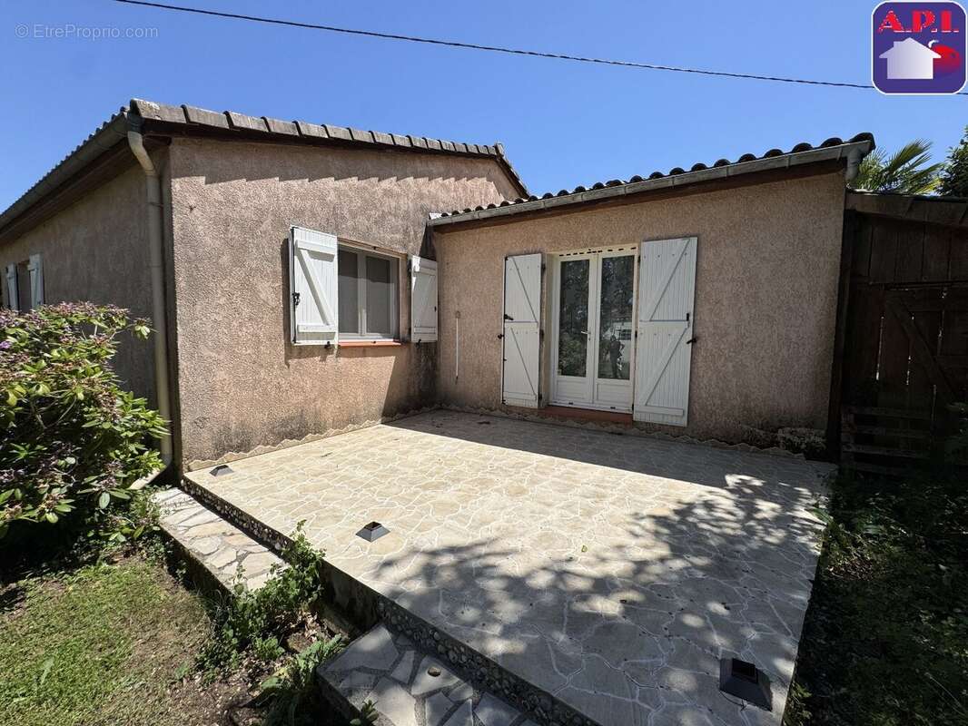 Maison à VILLENEUVE-DU-PAREAGE