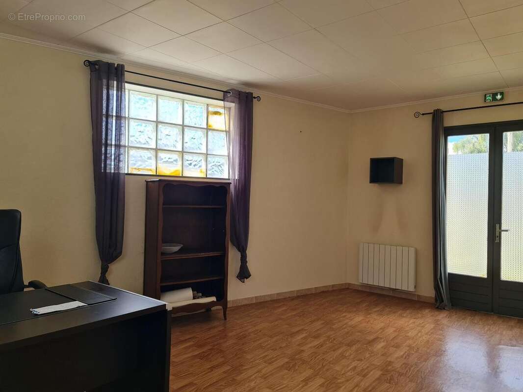 Photo 3 - Commerce à SAINT-GOBAIN