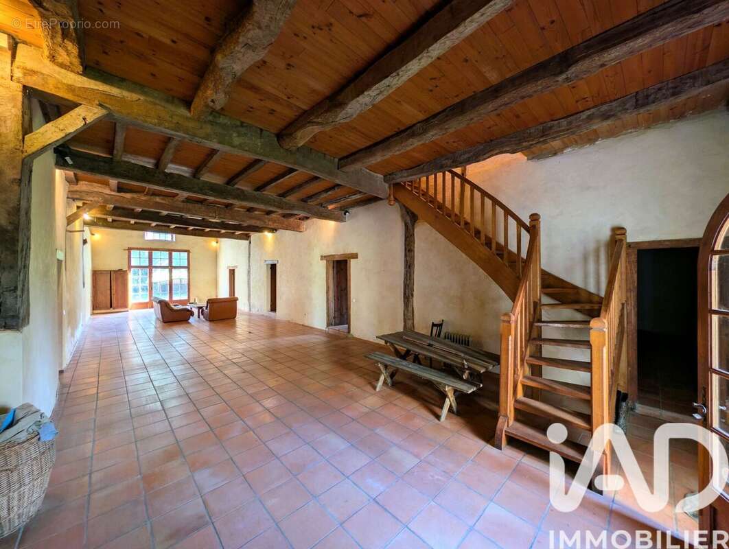 Maison 350 m² à Saint-Etienne-D'orthe  - photo 4