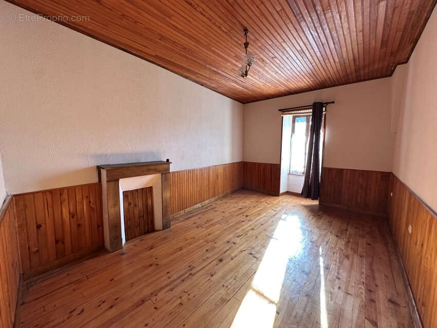 Maison à SAINT-GERVAIS-D'AUVERGNE