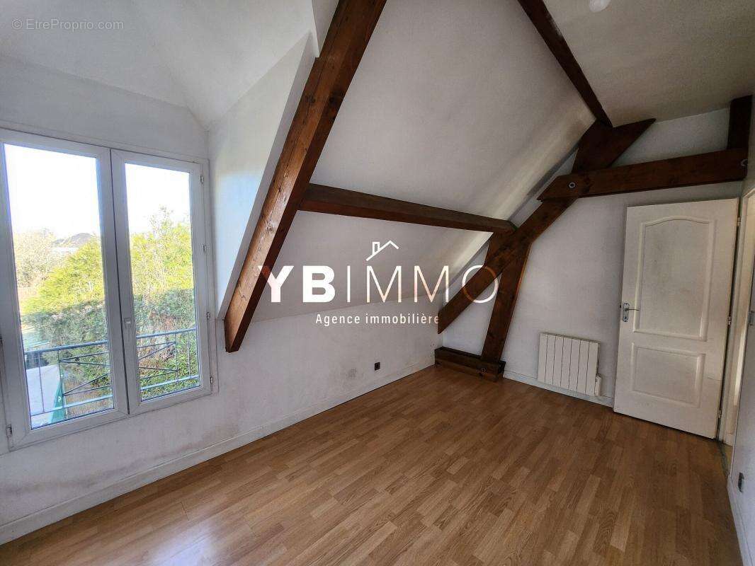 Maison à VIEILLE-EGLISE-EN-YVELINES