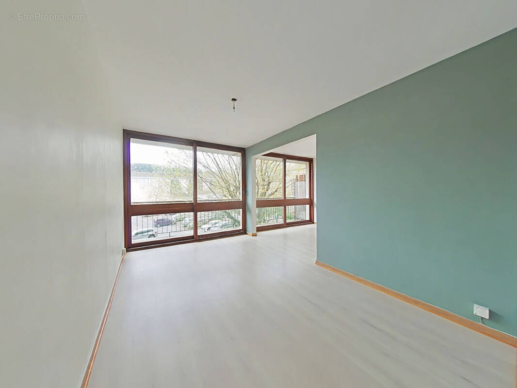 Appartement à FONTENAY-LE-FLEURY