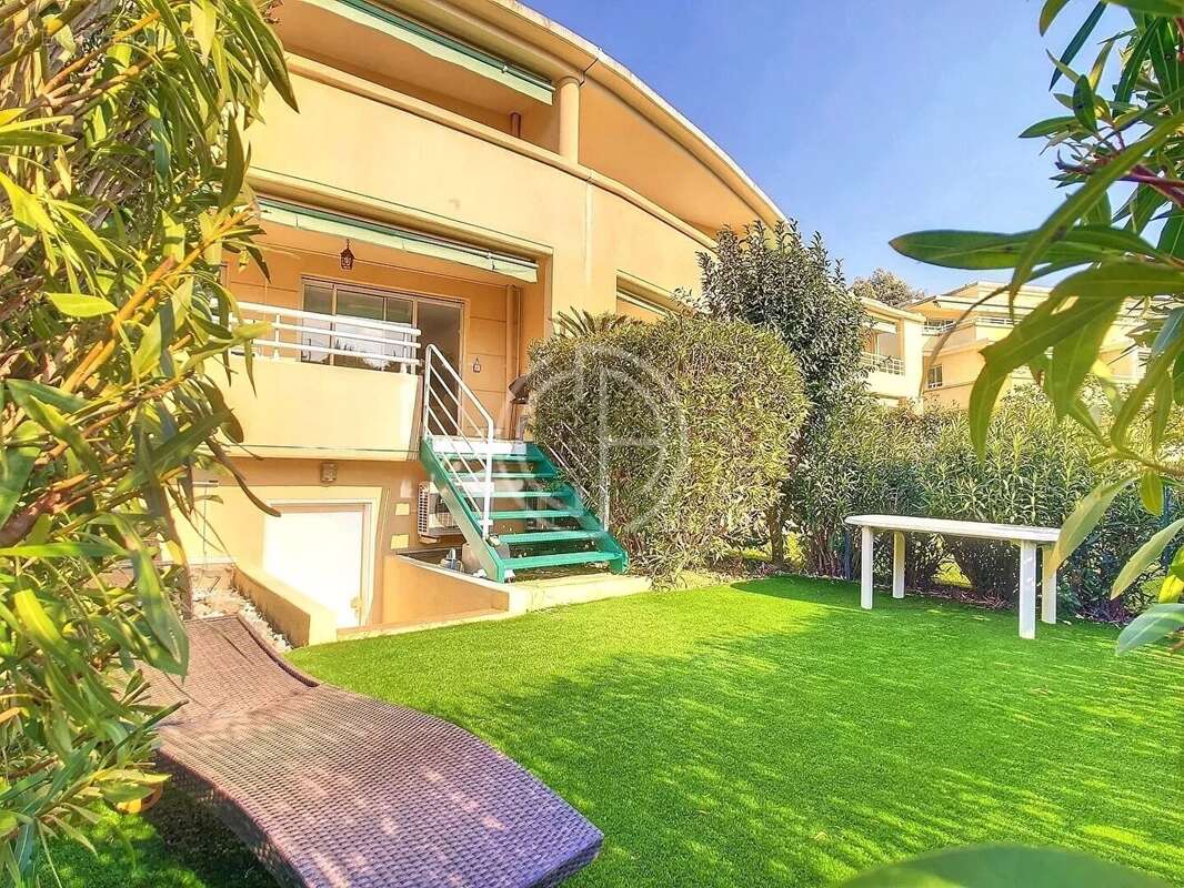 Appartement à MANDELIEU-LA-NAPOULE