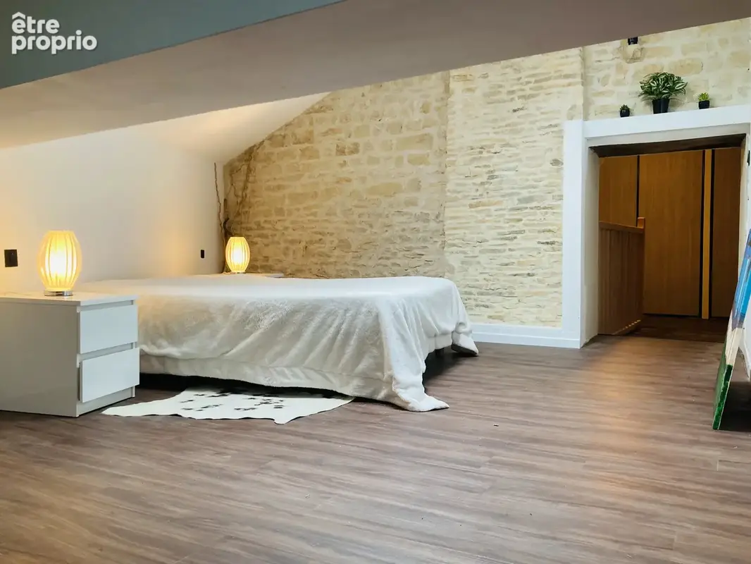 Maison en Pierre de Caractère Rénovée avec Grand Jardin et Potentiel d'aménagement - photo 13