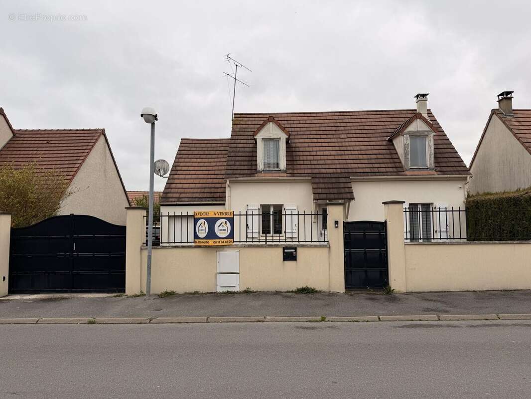 Maison à BRIIS-SOUS-FORGES