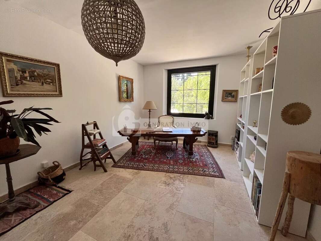 Maison à FONTVIEILLE