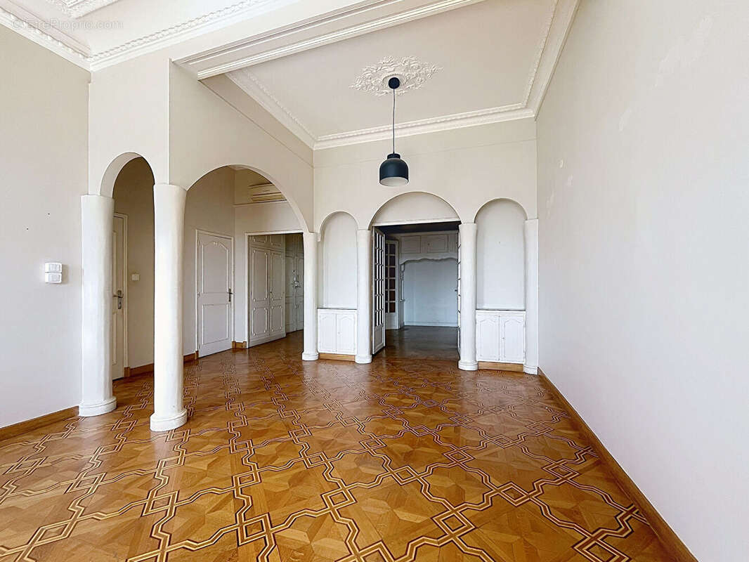 Marseille 4ème -5 Avenues Appartement Bourgeois traversant 111m2 - photo 6