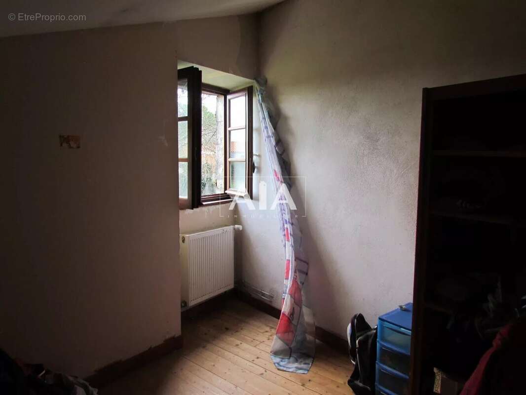 Maison à LES ADJOTS