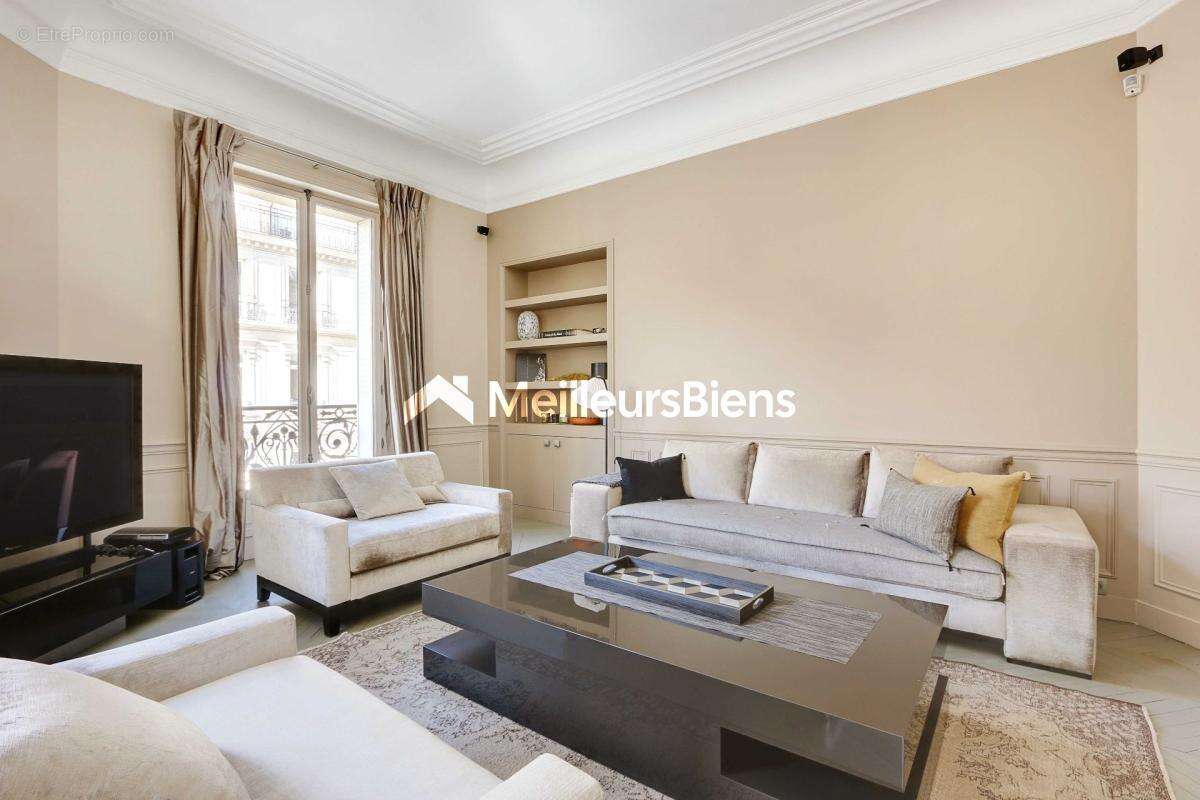 Appartement à PARIS-8E
