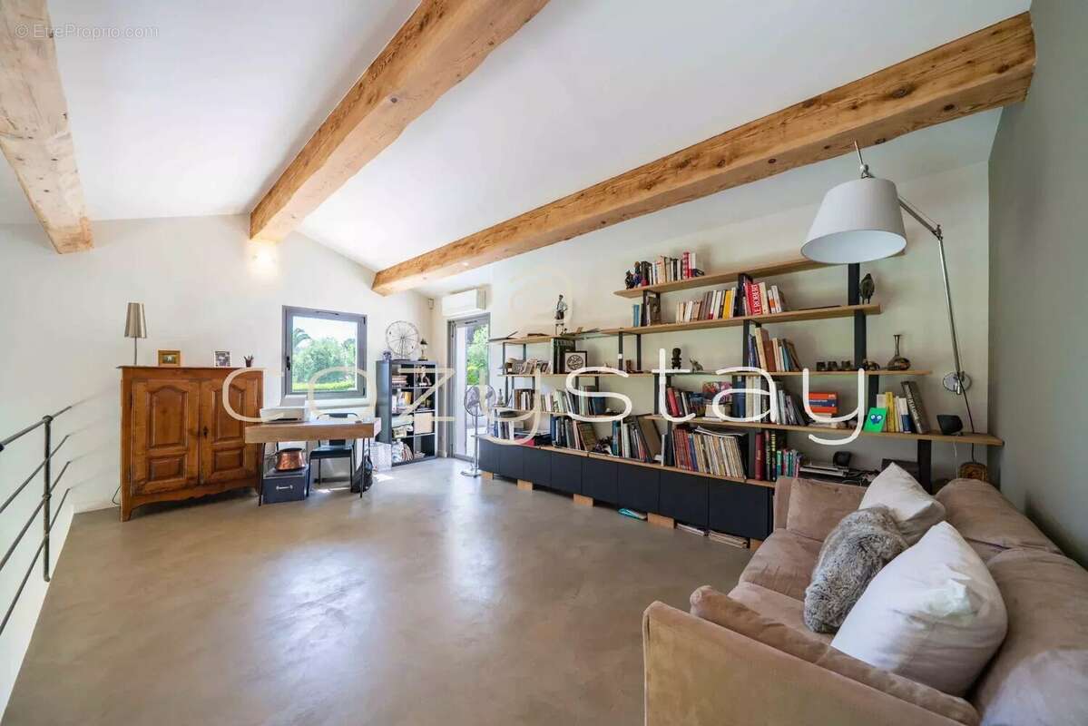 Maison à VALBONNE