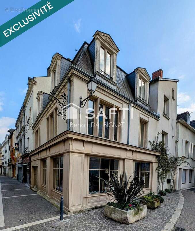 Photo 2 - Commerce à CHINON