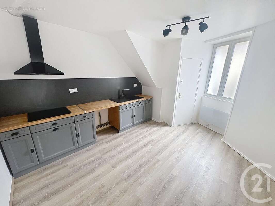 Maison à COULANGES-LA-VINEUSE