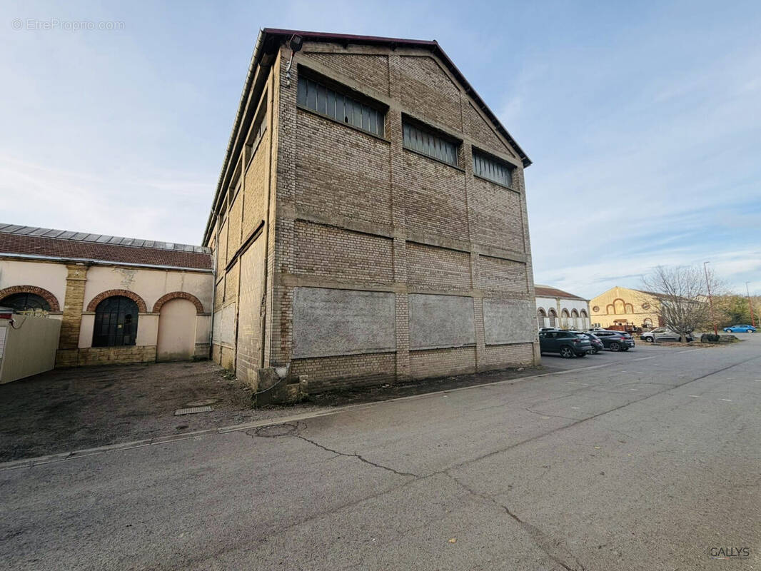 Commerce à TUCQUEGNIEUX