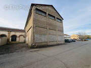 Commerce à TUCQUEGNIEUX