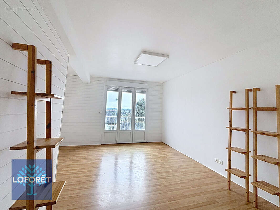 Appartement à FOUGERES