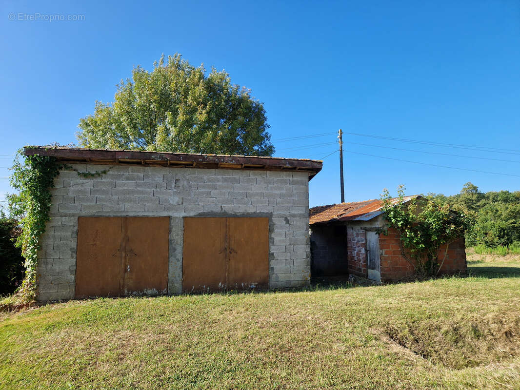 Proche VILLERÉAL, EN PLEINE CAMPAGNE, ancienne ferme à rénover...potentiel intéressant ! - photo 19